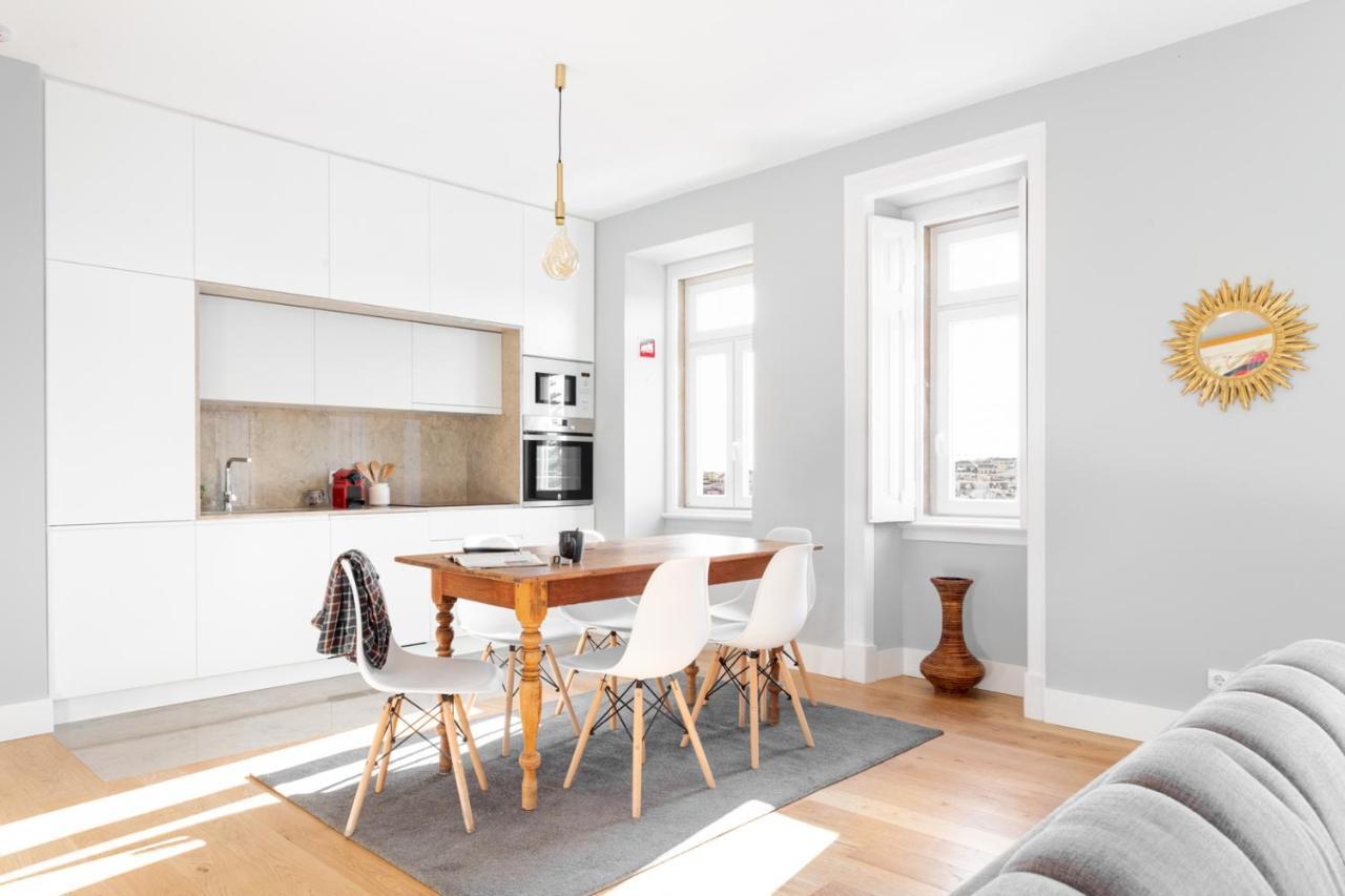 Apartment Joivy Marvelous 3-bed With Astonishing View And Terrace, Nearby St George Castle Lisbon