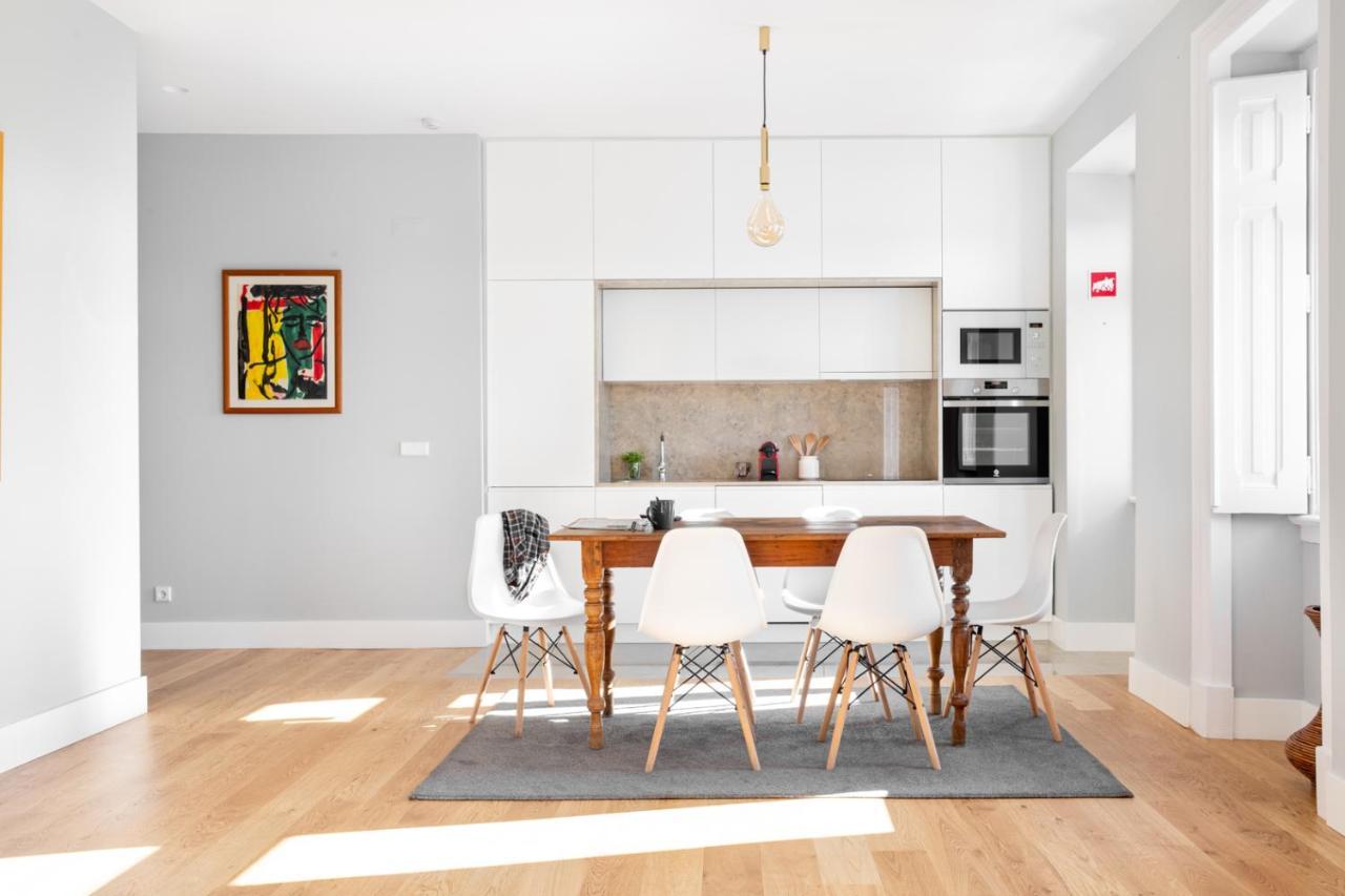 Joivy Marvelous 3-bed With Astonishing View And Terrace, Nearby St George Castle Lisboa
